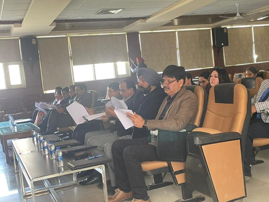 सीडीसी की बैठक, जिसमें फेलो, संबद्ध कॉलेजों के प्राचार्य और विश्वविद्यालय के वरिष्ठ संकाय सदस्य शामिल थे, 19.02.2024 को आयोजित की गई थी